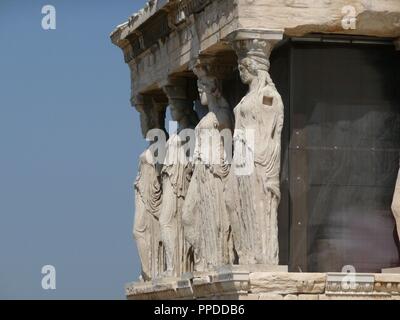 ERECTEION - PORTICO DE LAS CARIATIDES - SIGLO V AC. Autore: MNESICLE SIGLO V AC. Posizione: l'Acropoli. Atene. Foto Stock