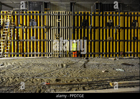 Sito di costruzione del tunnel di sud-ovest su Luise-Kiesselbach-Platz. Foto Stock