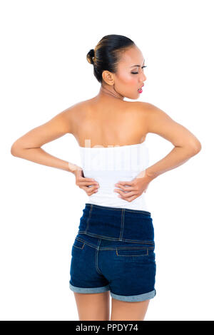 Giovane donna che soffre di dolori alla schiena Foto Stock
