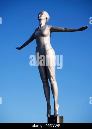 Diving Belle statua al porto in Scarborough North Yorkshire Inghilterra Foto Stock