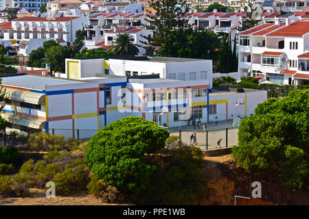 Olhus d'Agua è situato sulla costa di Algarve in Portogallo meridionale. Foto Stock