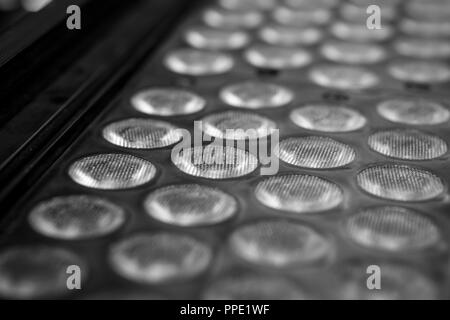 Vista dettagliata del LED Proiettori professionali di illuminazione. Monocromatico Foto Stock