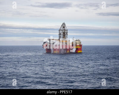 A ovest di Shetland Scozia, Regno Unito il 9 agosto 2018, la Stena Don Trivellatrice attualmente in fase di flaring e le operazioni di test sul recente announ Foto Stock