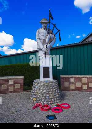 The Piper's Memorial a Longueval sul campo di battaglia della Somme Foto Stock