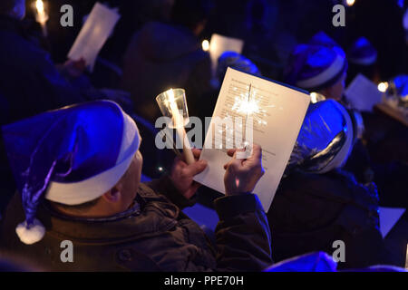 I fan del TSV 1860 Monaco presso la "Giesinger Adventssingen' nell'Gruenwalder Stadium. Foto Stock