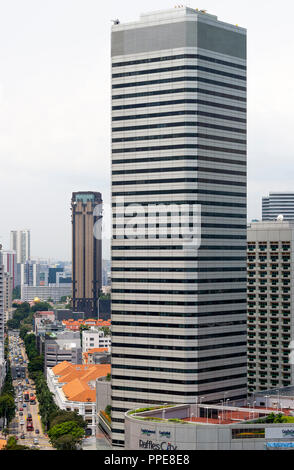 Vista aerea del complesso di Raffles City e il Raffles Hotel lungo con North Bridge Road dal tetto del Peninsula Excelsior Hotel Singapore Asia Foto Stock