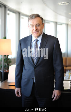 Norbert Reithofer, CEO di BMW AG, durante un'intervista con la Sueddeutsche Zeitung. Foto Stock