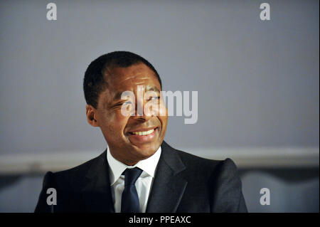 Il nigeriano Okwui Enwezor, il direttore designato della Haus der Kunst di Monaco di Baviera. La foto mostra lui alla sua presentazione, otto mesi prima della data di inizio del servizio (01.10.2011). Foto Stock