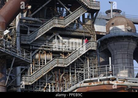 La trasformazione di un ex ferriere e un maggese industriale per il parco paesaggistico Duisburg-Nord, un parco pubblico e un monumento industriale, la scala presso l'ex Forno | Utilizzo di tutto il mondo Foto Stock