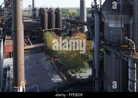 La trasformazione di un ex ferriere e un maggese industriale per il parco paesaggistico Duisburg-Nord, un parco pubblico e un monumento industriale, il cowper plaza. | Utilizzo di tutto il mondo Foto Stock