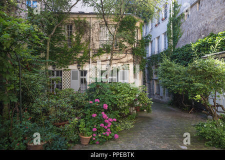 Parigi, Hinterhof 33 Rue de la Montagne, Seminaire des trente-trois, Kollegium der Dreiunddreißig (Priesterseminar) Foto Stock