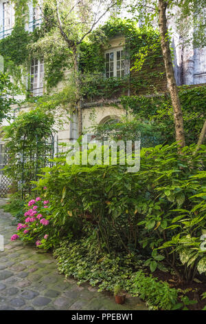 Parigi, Hinterhof 33 Rue de la Montagne, Seminaire des trente-trois, Kollegium der Dreiunddreißig (Priesterseminar) Foto Stock