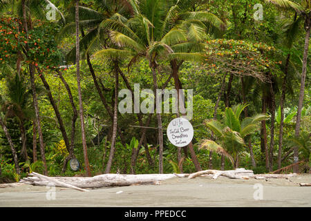 Spiaggia scene, Parco Nazionale di Corcovado, Osa Peninsula, Costa Rica Foto Stock