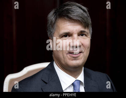 Harald Krueger, Manager e Presidente del Consiglio di Amministrazione di BMW AG, in corrispondenza del vertice economico del SUEDDEUTSCHE ZEITUNG in Hotel Adlon di Berlino. Foto Stock