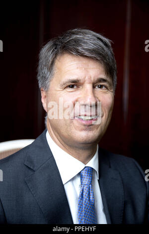 Harald Krueger, Manager e Presidente del Consiglio di Amministrazione di BMW AG, in corrispondenza del vertice economico del SUEDDEUTSCHE ZEITUNG in Hotel Adlon di Berlino. Foto Stock