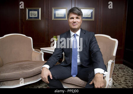 Harald Krueger, Manager e Presidente del Consiglio di Amministrazione di BMW AG, in corrispondenza del vertice economico del SUEDDEUTSCHE ZEITUNG in Hotel Adlon di Berlino. Foto Stock