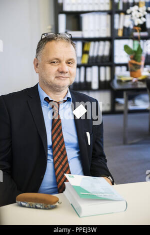 Il prof. Il dottor Peter Brieger, direttore medico al kbo-Isar-Amper-Kinikum in Haar. Foto Stock