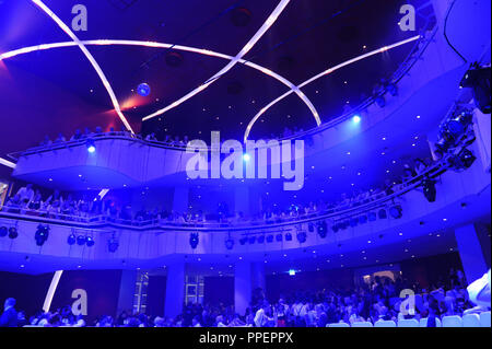 Il Teatro Tedesco Monaco di Baviera e Festring Monaco Organizzare il "Wiesn Oide cittadini Ball'. L'auditorium illuminato Foto Stock