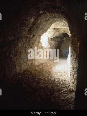 GALERIAS EN LA ROCA. Posizione: ACUEDUCTO ROMANO DE PEÑA CORTADA. Chelva. Valencia. Spagna. Foto Stock