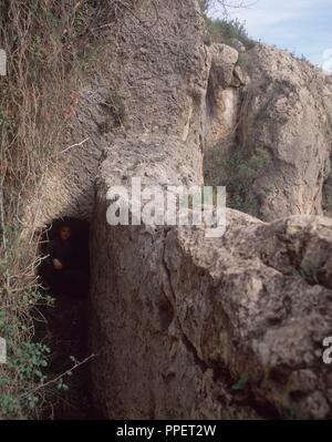 GALERIAS EN LA ROCA. Posizione: ACUEDUCTO ROMANO DE PEÑA CORTADA. Chelva. Valencia. Spagna. Foto Stock