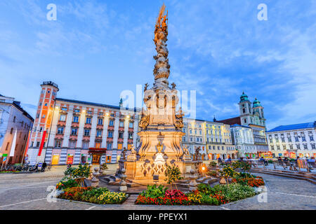 Linz, Austria. La colonna della santa Trinità sulla piazza principale (Hauptplatz). Foto Stock