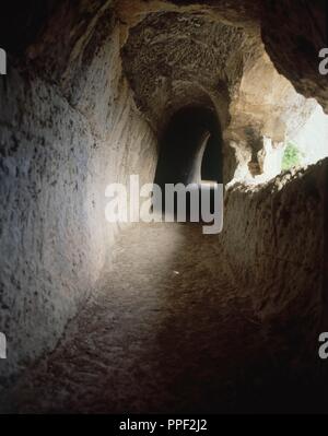 GALERIAS EN LA ROCA. Posizione: ACUEDUCTO ROMANO DE PEÑA CORTADA. Chelva. Valencia. Spagna. Foto Stock