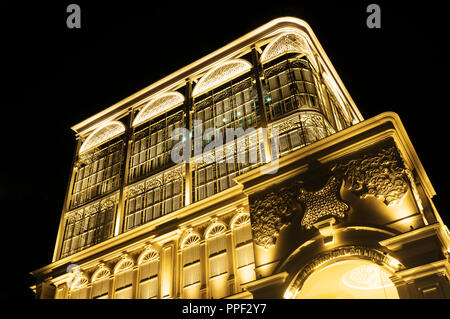 Vista principale della banca Kasikorn nuovo edificio di Phuket, con un grande lampadario di mostrare che il nobile e la grandezza di design. Foto Stock