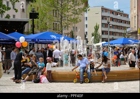 Il ricostruito Harras in Sendling è inaugurata con una grande festa. Foto Stock