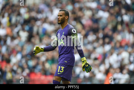 Michel Vorm di speroni durante il match di Premier League tra Tottenham Hotspur e Liverpool allo Stadio di Wembley , Londra , 15 settembre 2018 solo uso editoriale. No merchandising. Per le immagini di calcio FA e Premier League restrizioni si applicano inc. no internet/utilizzo mobile senza licenza FAPL - per i dettagli contatti Football Dataco Foto Stock