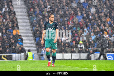 Harry Kane of Spurs sembra stupido e bagnato durante la partita della Premier League tra Brighton e Hove Albion e Tottenham Hotspur all'American Express Community Stadium , Brighton , 22 settembre 2018 Foto Simon Dack / Telephoto Images. Solo per uso editoriale. Nessun merchandising. Per le immagini di calcio si applicano le restrizioni di fa e Premier League inc. Nessun utilizzo di Internet/cellulare senza licenza FAPL - per i dettagli contattare Football Dataco Foto Stock