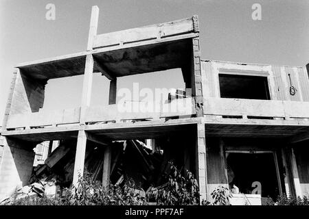 I separatisti FLNC bomba è un villaggio di vacanze in costruzione, Calvi, Corse, Francia Foto Stock