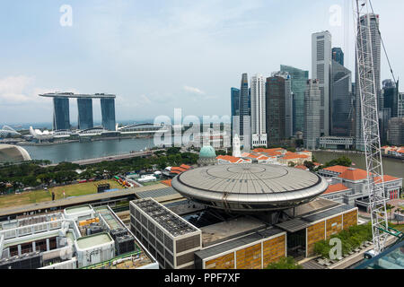 Vista aerea della circolare Corte Suprema, Marina Bay Sands Hotel complesso e il quartiere finanziario vicino al Boat Quay in Singapore Asia Foto Stock