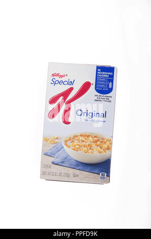 Scatola di Kellogg's Special K dei cereali su sfondo bianco Foto Stock