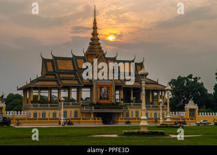 Moonlight Pavillion in serata, Palazzo Reale di Phnom Penh, Cambogia Foto Stock