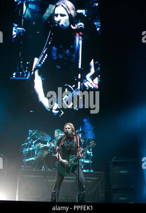 Chad Kroeger con Nickelback esegue in concerto presso il Bank Atlantic Center di Sunrise, in Florida, il 18 marzo 2007. Foto Stock