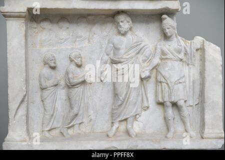 Arte greche. Offerta di Artemis Bendis. Porto del Pireo. La Grecia. 329-328 A.C. Il marmo. Ny Carlsberg Glyptotek. Copenhagen. La Danimarca. Foto Stock