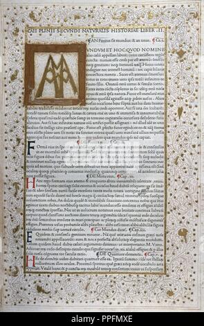 Plinio il Vecchio (nato Gaio Plinio Secundus, annuncio 23-79). Scrittore romano. NATURALIS Historia (Storia Naturale). Raccolta di leggende popolari e di pareri tra cui un buon numero di notizie scientifiche. Pagina di un incunible con polychromed Renaissance-Venetian-style iniziale. Venezia, 1472. Foto Stock