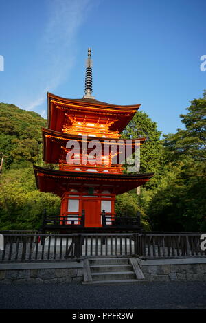 Kyoto, Giappone - 01 agosto 2018: il Koyasu-no-a pagoda di Kiyomizu-dera tempio buddista, un patrimonio mondiale UNESCO. Foto di: George Foto Stock