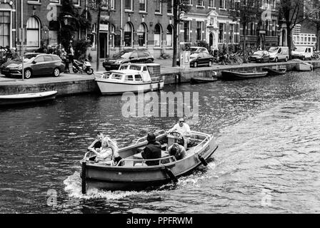 Un'dam barca sessione. Amsterdam, Paesi Bassi. Luglio 2017 Foto Stock