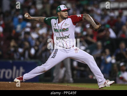 Héctor Velázquez lanciatore de Mexico, duranti el partido final de la Serie del Caribe en el Nuevo Estadio de los Tomateros en Minatitlan, Messico, Martes Foto Stock