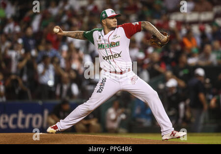 Héctor Velázquez lanciatore de Mexico, duranti el partido final de la Serie del Caribe en el Nuevo Estadio de los Tomateros en Minatitlan, Messico, Martes Foto Stock