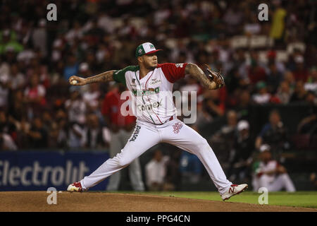 Héctor Velázquez lanciatore de Mexico, duranti el partido final de la Serie del Caribe en el Nuevo Estadio de los Tomateros en Minatitlan, Messico, Martes Foto Stock