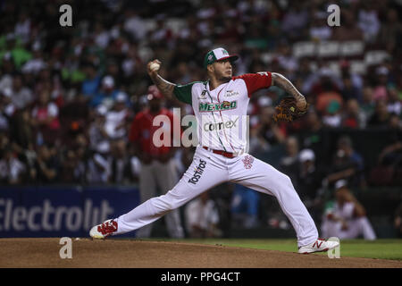 Héctor Velázquez lanciatore de Mexico, duranti el partido final de la Serie del Caribe en el Nuevo Estadio de los Tomateros en Minatitlan, Messico, Martes Foto Stock
