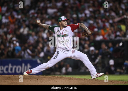 Héctor Velázquez lanciatore de Mexico, duranti el partido final de la Serie del Caribe en el Nuevo Estadio de los Tomateros en Minatitlan, Messico, Martes Foto Stock