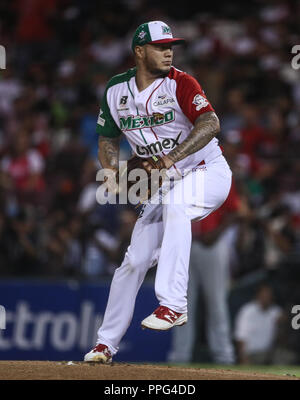Héctor Velázquez lanciatore de Mexico, duranti el partido final de la Serie del Caribe en el Nuevo Estadio de los Tomateros en Minatitlan, Messico, Martes Foto Stock