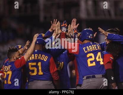 Homerun de Miguel Cabrera en la parte alta de la novena entrada que rappresentanouna la carrera 3 por 2 de italia, duranti el partido de desempate Italia vs Foto Stock