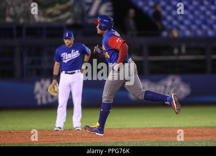 Homerun de Miguel Cabrera en la parte alta de la novena entrada que rappresentanouna la carrera 3 por 2 de italia, duranti el partido de desempate Italia vs Foto Stock