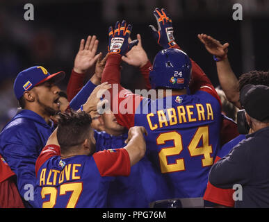 Homerun de Miguel Cabrera en la parte alta de la novena entrada que rappresentanouna la carrera 3 por 2 de italia, duranti el partido de desempate Italia vs Foto Stock