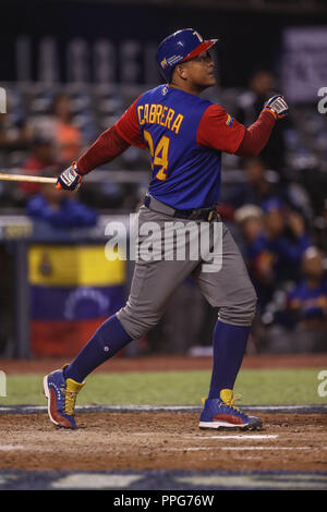 Homerun de Miguel Cabrera en la parte alta de la novena entrada que rappresentanouna la carrera 3 por 2 de italia, duranti el partido de desempate Italia vs Foto Stock