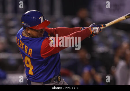 Homerun de Miguel Cabrera en la parte alta de la novena entrada que rappresentanouna la carrera 3 por 2 de italia, duranti el partido de desempate Italia vs Foto Stock